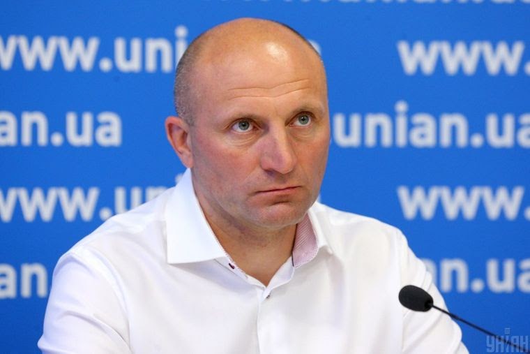 Мэр Черкасс Анатолий Бондаренко во время пресс-конференции о видении реформы децентрализации и максимальной эффективности местной власти для решения проблем громад tuiqheiqtqixzkmp