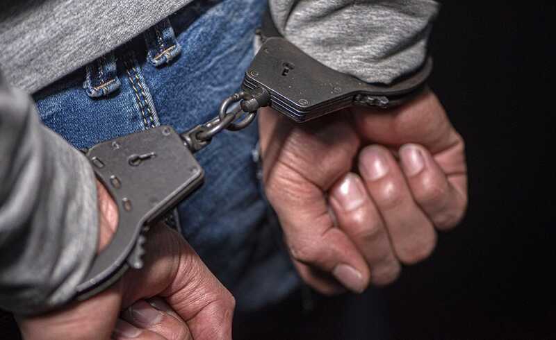 В Керчи задержали мужчину за съёмку замаскированного бензовоза
