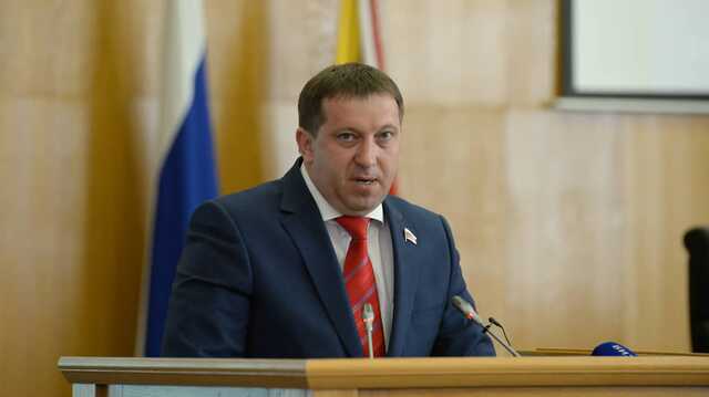 Глава фракции "Единой России" в гордуме Воронежа прикарманил 2,4 млн руб., выплаченные его жене спонсором партии в виде зарплаты