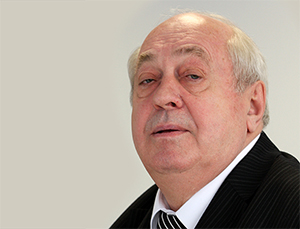 Владимир Махлай