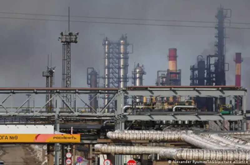 Атака дронов вывела из строя оборудование Куйбышевского нефтеперерабатывающего завода